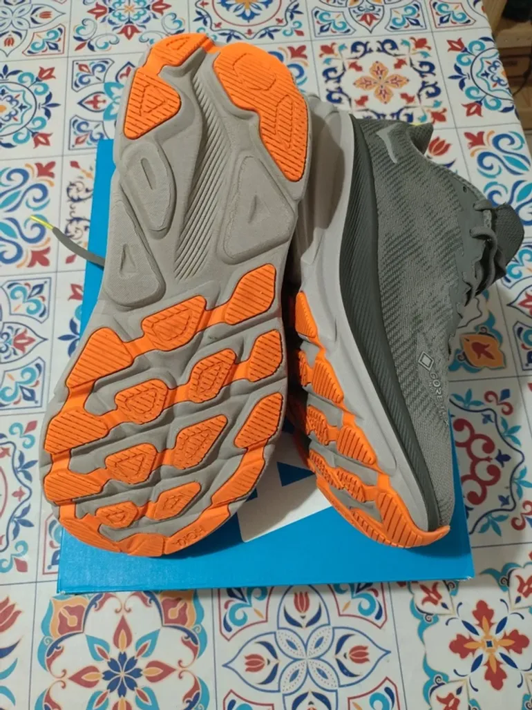 Used Hoka Clifton 9 GTX bike — image 3 of 5