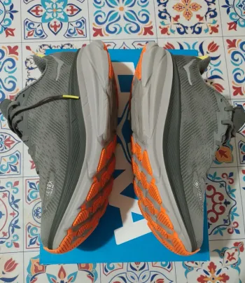 Used Hoka Clifton 9 GTX bike — image 2 of 5