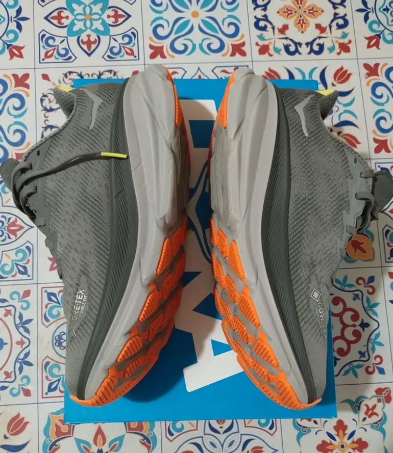 Used Hoka Clifton 9 GTX bike — image 2 of 5