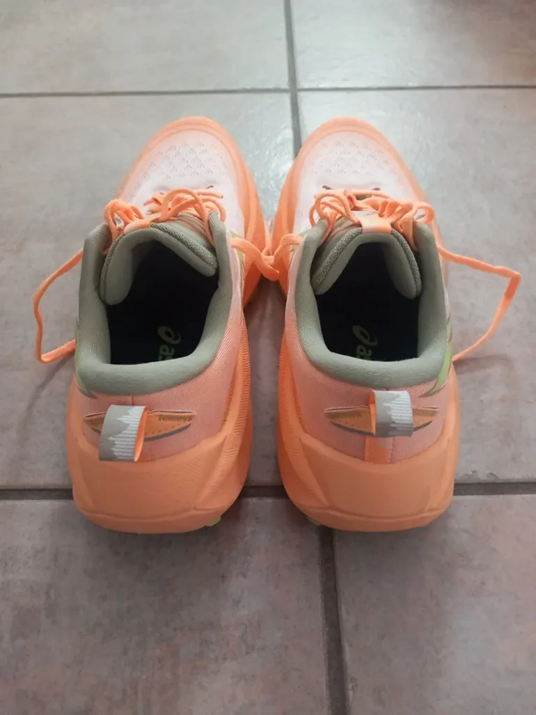 Used Asics Trabuco Max 4 bike — image 2 of 8
