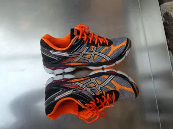 New Balance Asics Gel Cumulus 16 bike usato — immagine 2 di 15