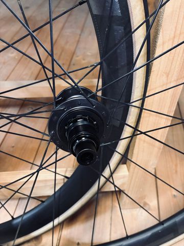 Used Zipp 303 Firecrest 2022 bike — image 4 of 7