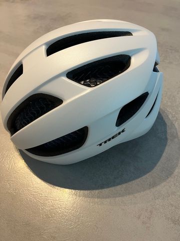 Used Trek Starvos WaveCel Helmet bike — image 4 of 6
