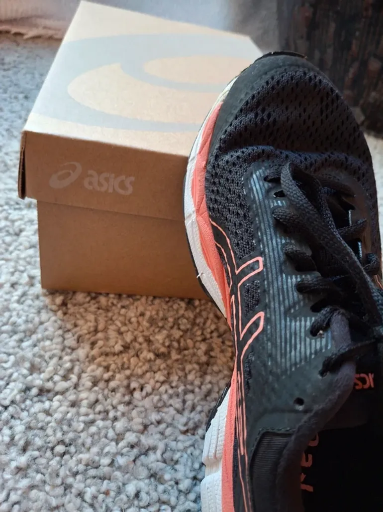 Used Asics Gel Glorify 4 bike — image 8 of 10