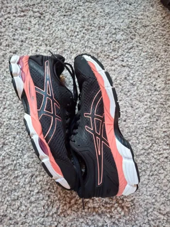 Used Asics Gel Glorify 4 bike — image 2 of 10