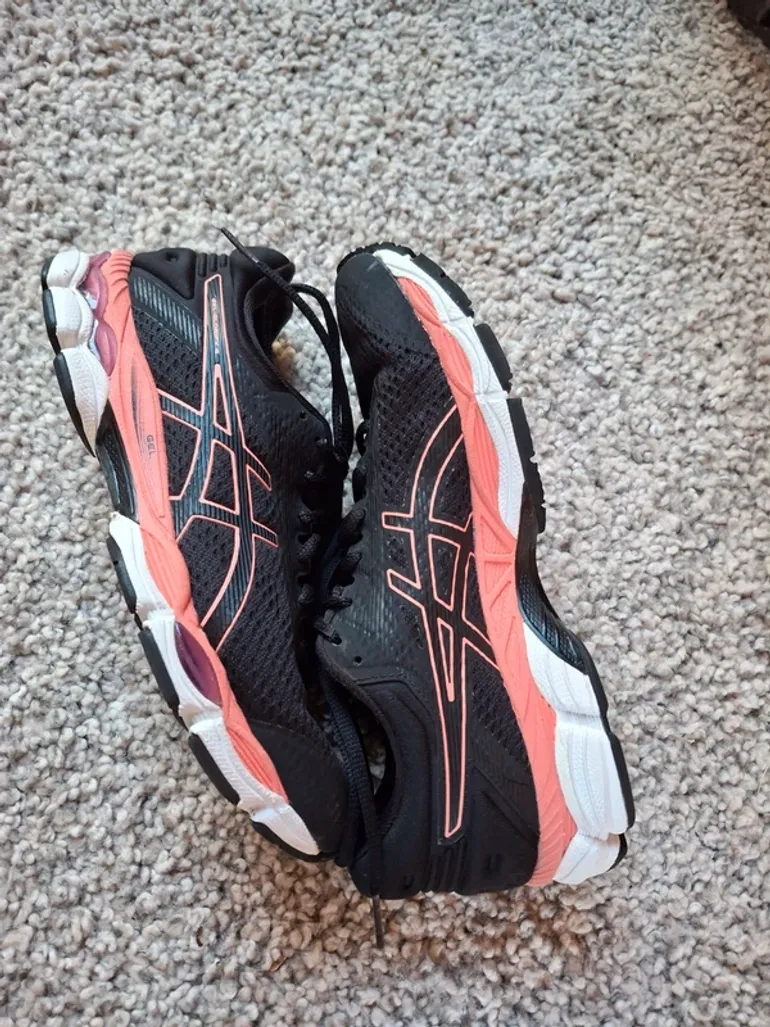 Used Asics Gel Glorify 4 bike — image 2 of 10