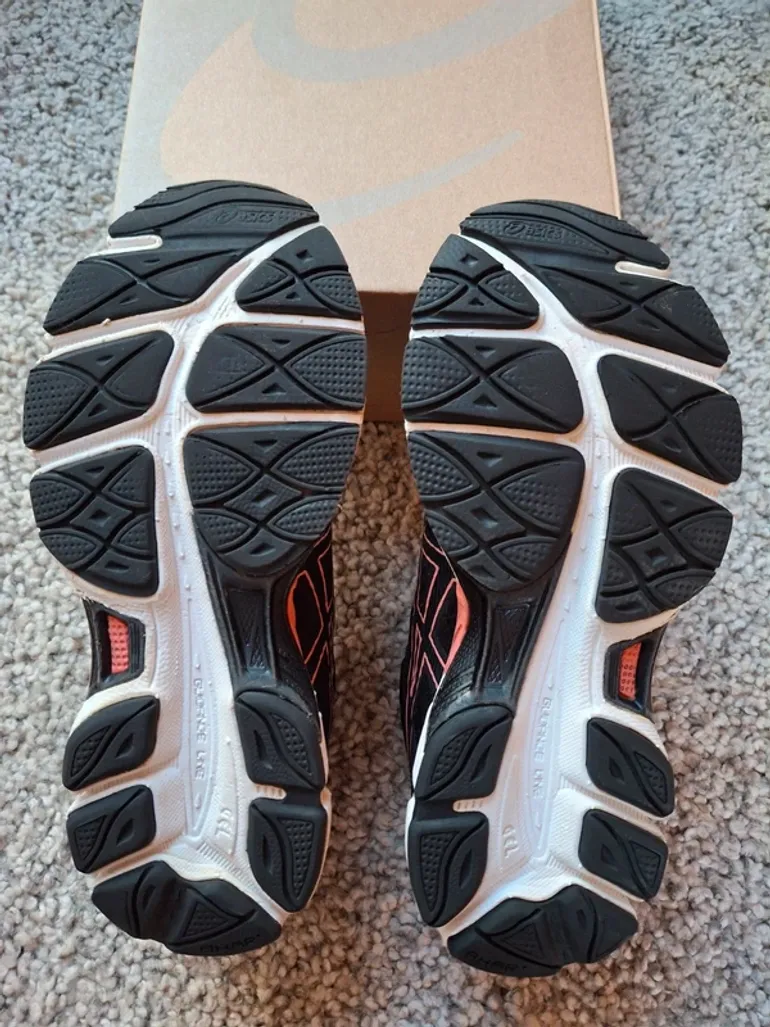 Used Asics Gel Glorify 4 bike — image 9 of 10