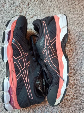 Used Asics Gel Glorify 4 bike — image 3 of 10