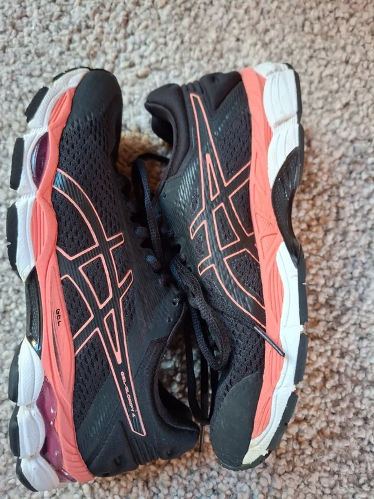 Used Asics Gel Glorify 4 bike — image 3 of 10