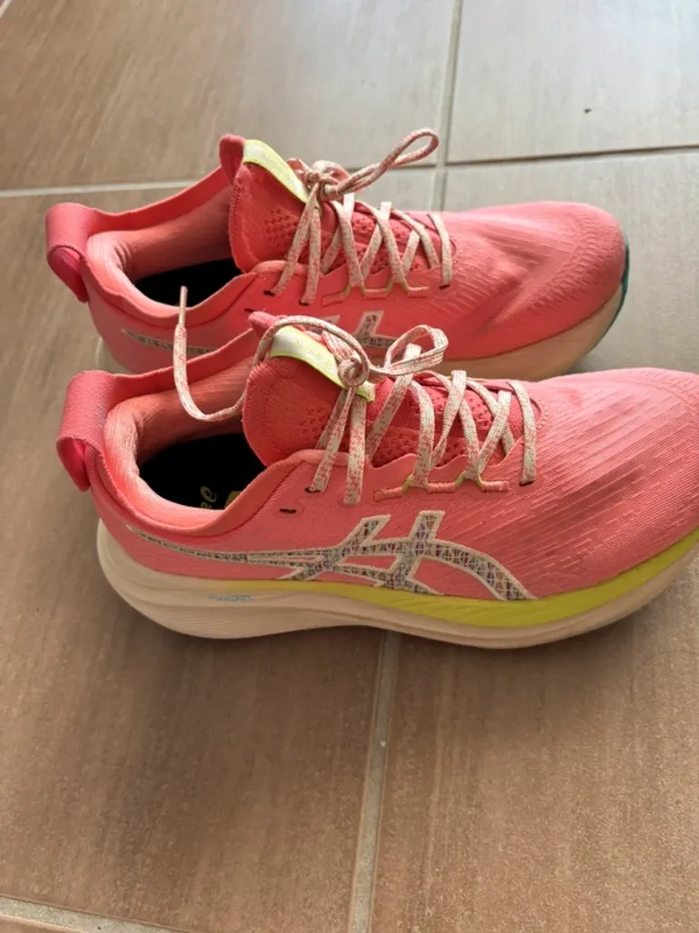 Asics Gel Nimbus 27 bike d'occasion — image 2 sur 3