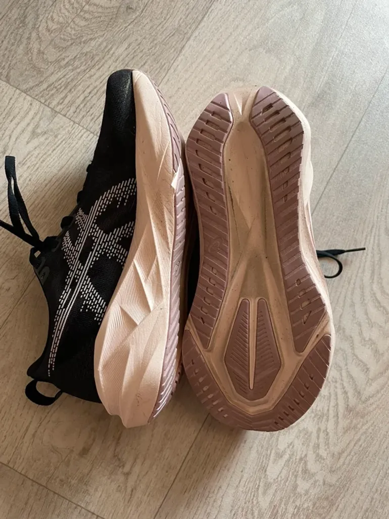 Gebrauchtes Asics Novablast 5 bike — Bild 4 von 5