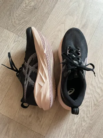 Gebrauchtes Asics Novablast 5 bike — Bild 3 von 5