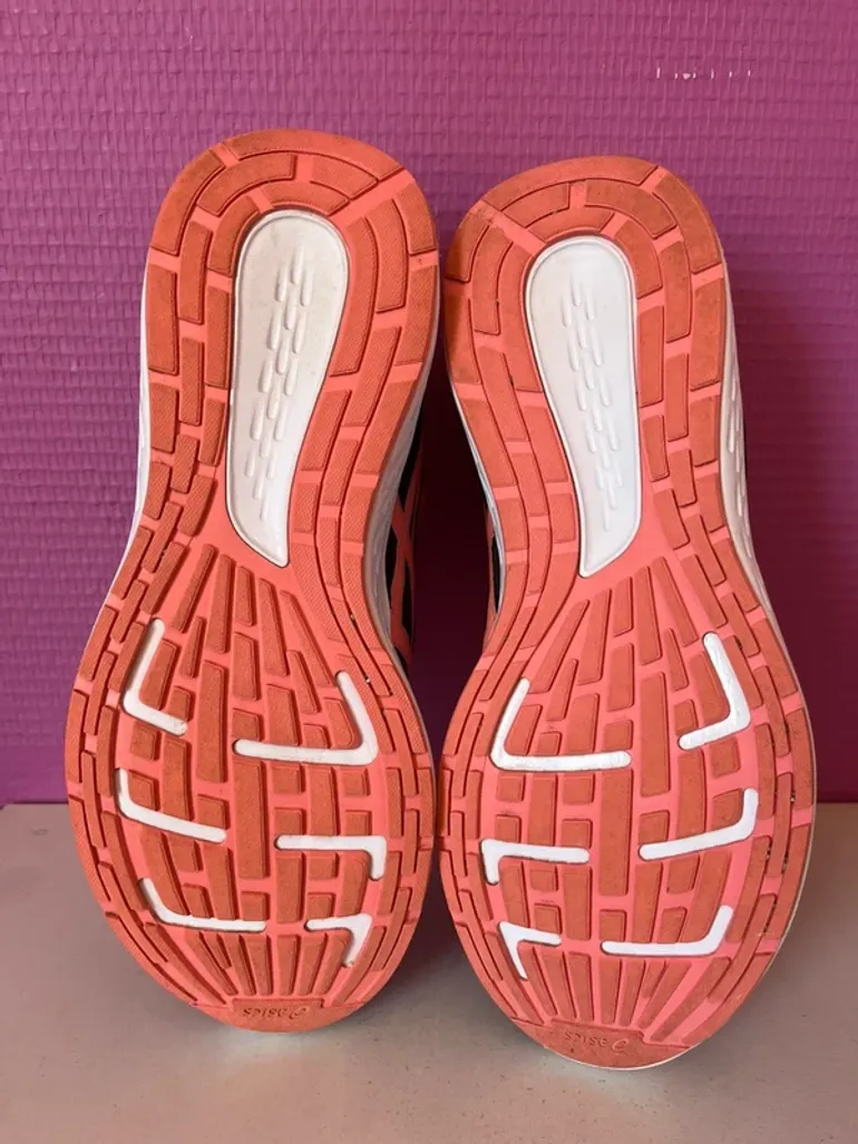 Used Asics Running Shoes bike — image 5 of 6