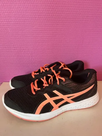 Used Asics Running Shoes bike — image 2 of 6