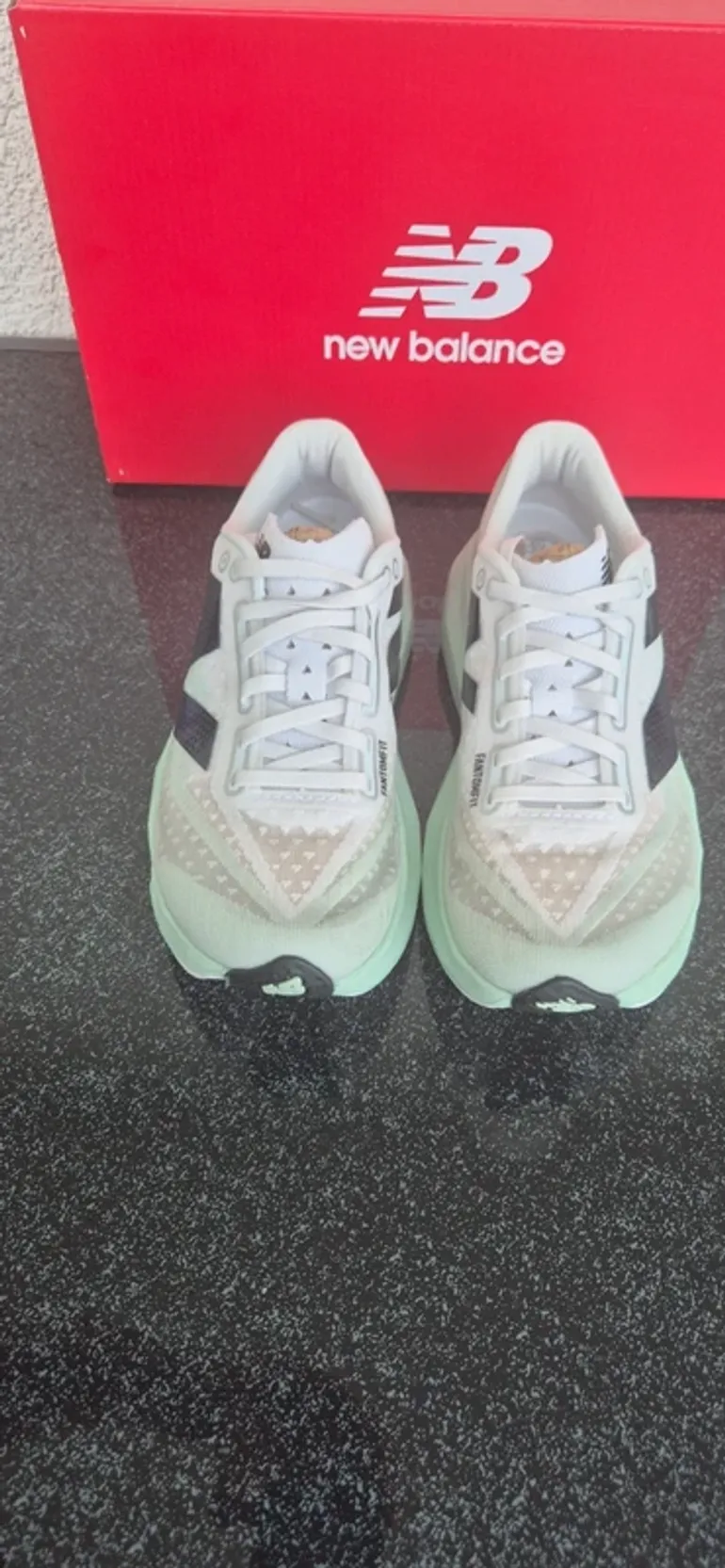 New Balance Rebel V4 bike d'occasion — image 4 sur 15