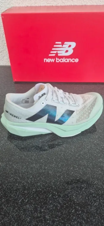 New Balance Rebel V4 bike d'occasion — image 5 sur 15