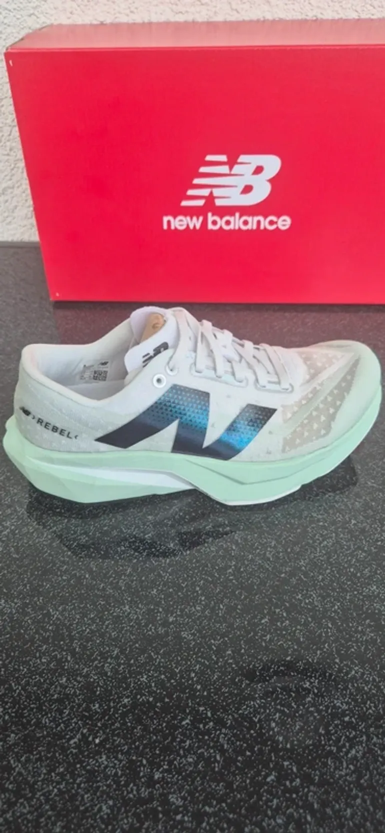 New Balance Rebel V4 bike d'occasion — image 5 sur 15
