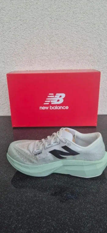 New Balance Rebel V4 bike d'occasion — image 6 sur 15
