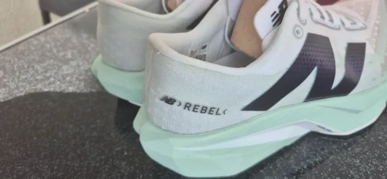 New Balance Rebel V4 bike d'occasion — image 8 sur 15
