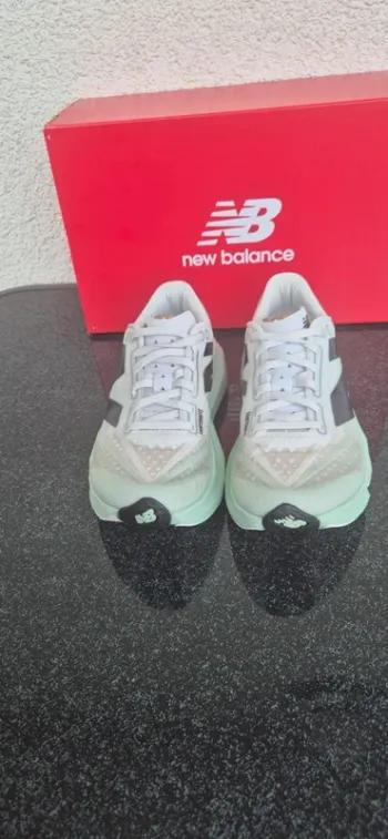 New Balance Rebel V4 bike d'occasion — image 2 sur 15