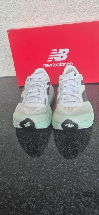 New Balance Rebel V4 bike d'occasion — image 3 sur 15