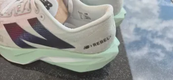 New Balance Rebel V4 bike d'occasion — image 9 sur 15