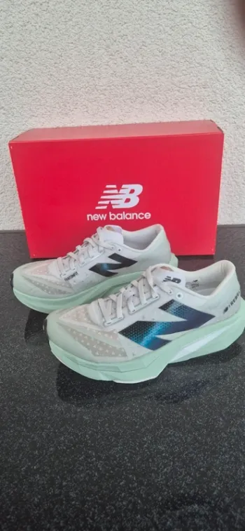 Gebrauchtes New Balance Rebel V4 bike
