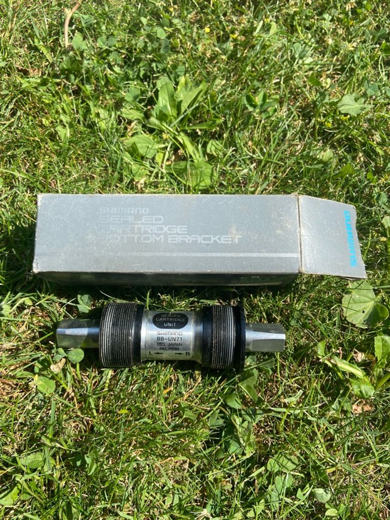 Used Shimano Boîtier de pédalier bike — image 2 of 2