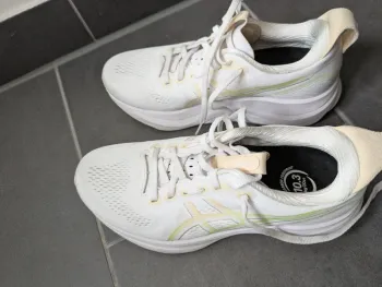 Used Asics Gel Kayano 32 bike — image 2 of 10