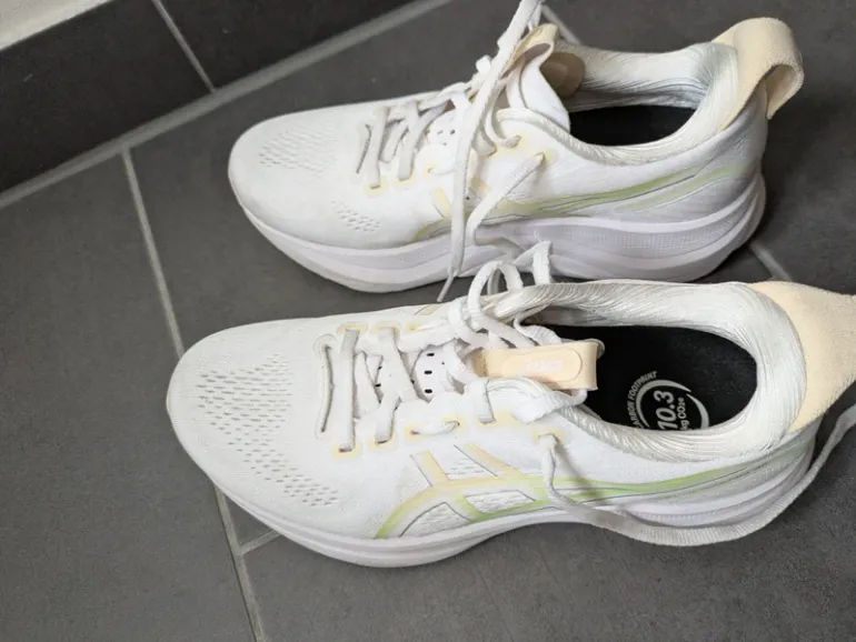 Used Asics Gel Kayano 32 bike — image 2 of 10