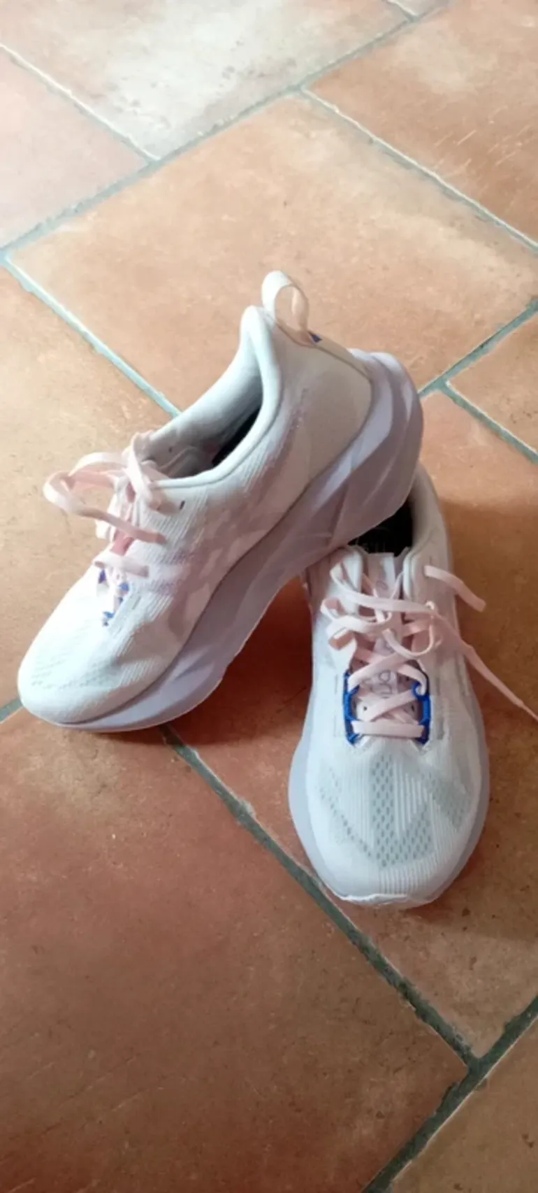 Použité Asics Novablast 5 bike — obrázek 2 z 2