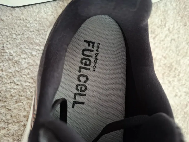Used New Balance FuelCell Propel v5 bike — image 9 of 10