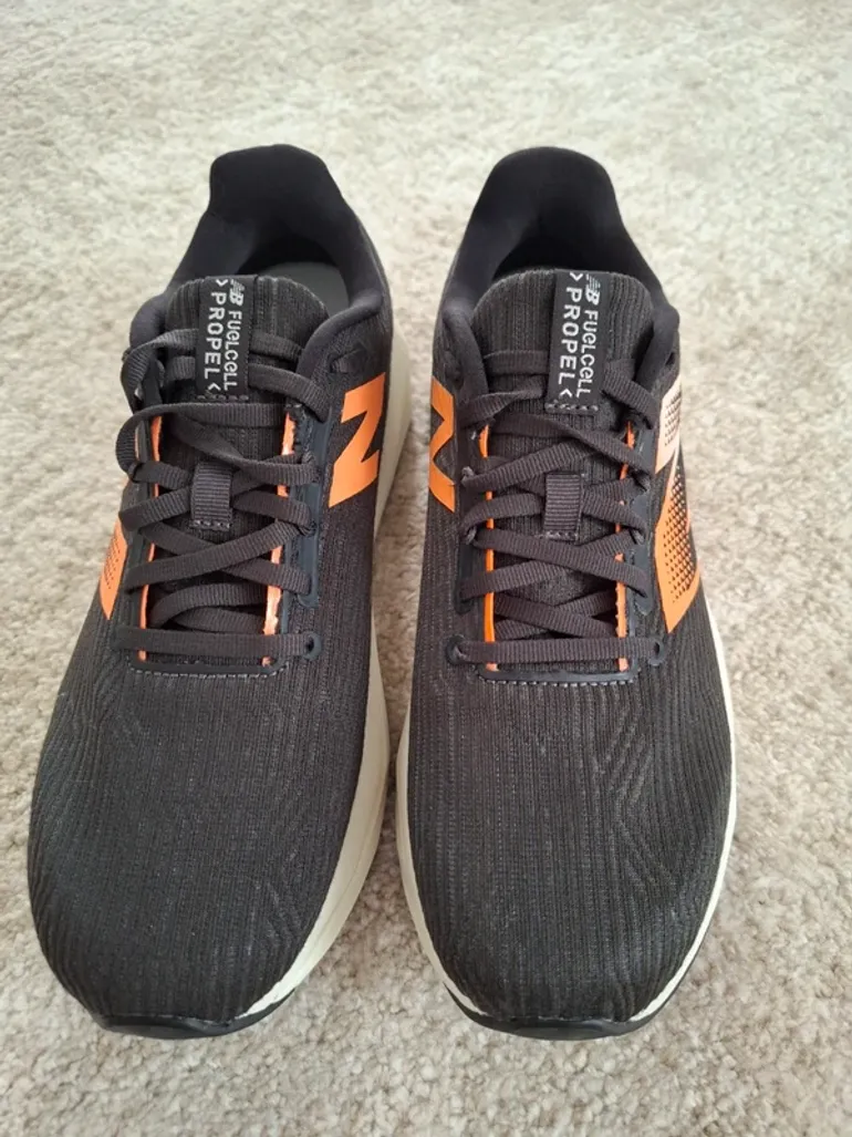 Used New Balance FuelCell Propel v5 bike — image 2 of 10