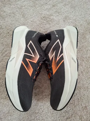 Used New Balance FuelCell Propel v5 bike — image 4 of 10