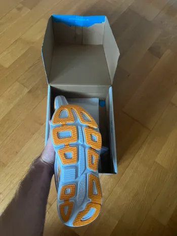 Hoka Shoes bike d'occasion — image 3 sur 4
