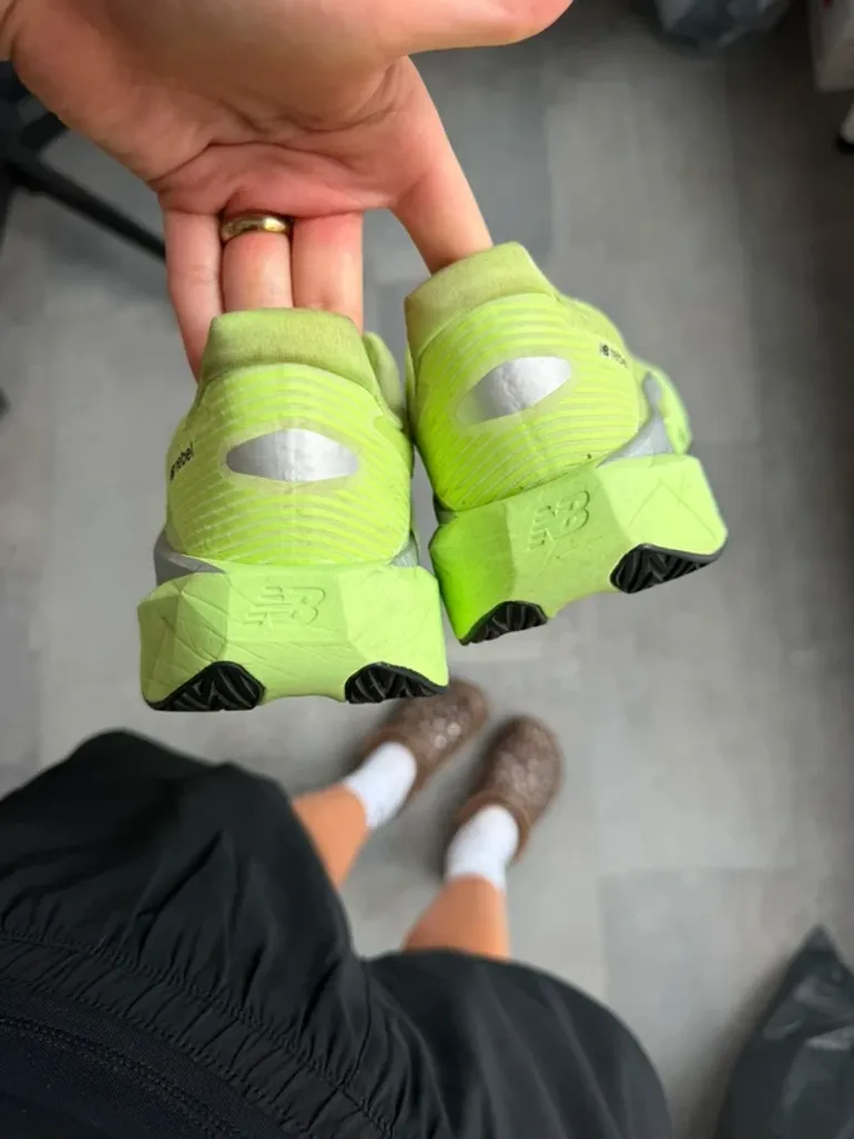 Used New Balance FuelCell Rebel v5 bike — image 4 of 5
