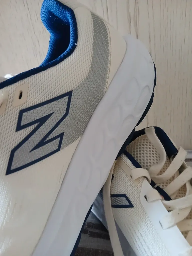 Used New Balance 520 v9 bike — image 3 of 9