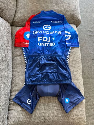 Tweedehands roulemaillot Groupama FDJ 2026 bike — afbeelding 2 van 4