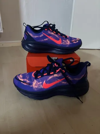 Used Nike Vomero 18 bike