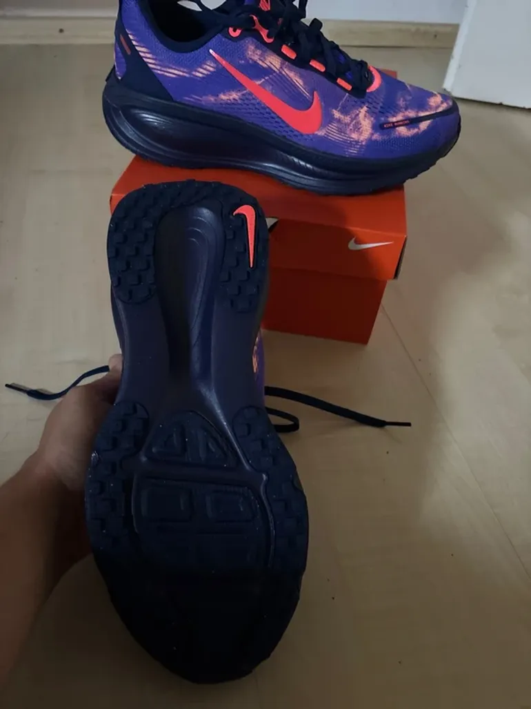Käytetty Nike Vomero 18 bike — kuva 2 / 5