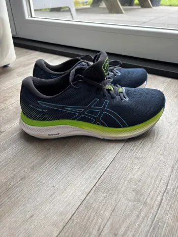 Použité Asics Running Shoes Size 41.5 bike