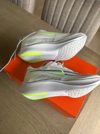 Używany Nike Zoom Fly 4 bike — zdjęcie 5 z 8