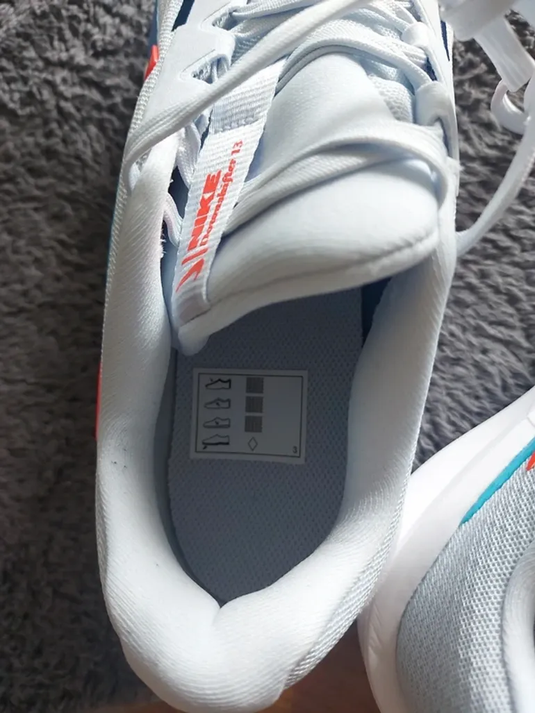 Used Nike sneakers bike — image 4 of 9