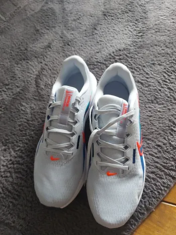 Used Nike sneakers bike — image 3 of 9