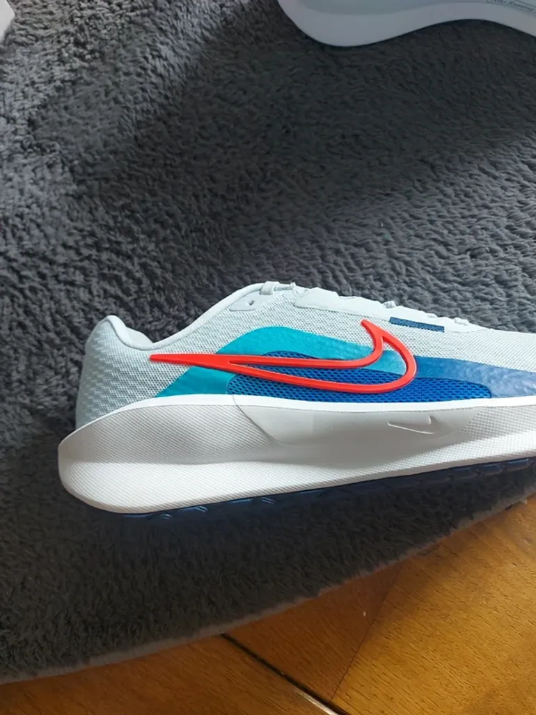 Used Nike sneakers bike — image 2 of 9