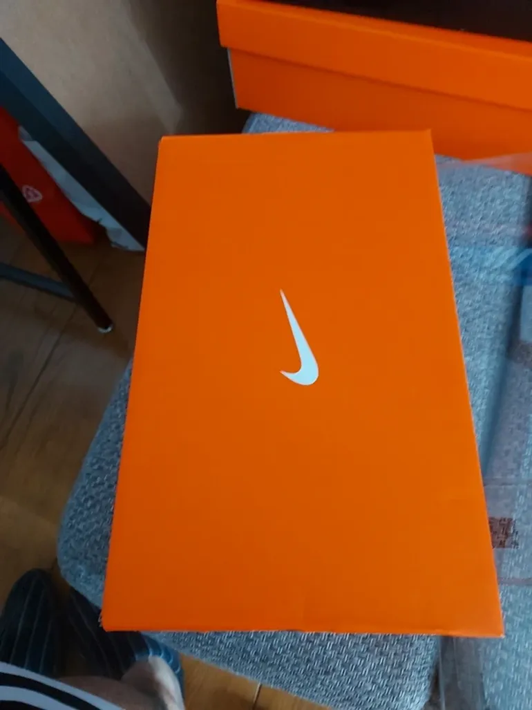 Used Nike sneakers bike — image 9 of 9