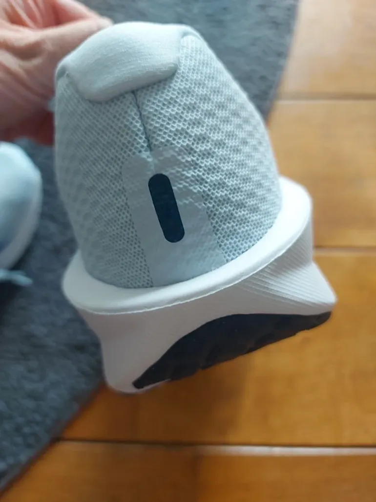 Used Nike sneakers bike — image 7 of 9