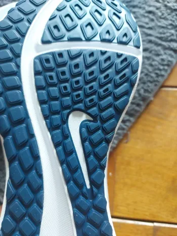 Used Nike sneakers bike — image 6 of 9