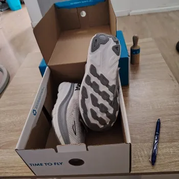 Hoka Shoes bike d'occasion — image 3 sur 3