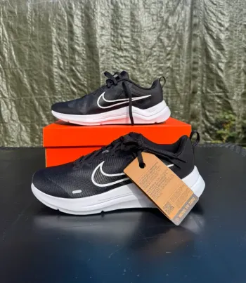 Used Adidas Nike Sneakers bike — image 2 of 5